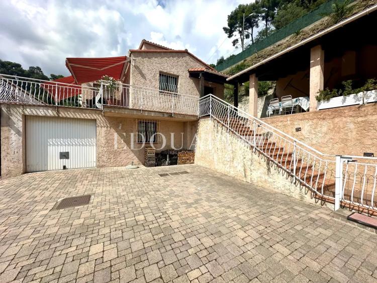 Sur la commune de Gorbio, à vendre maison indépendante avec vaste terrain constructible