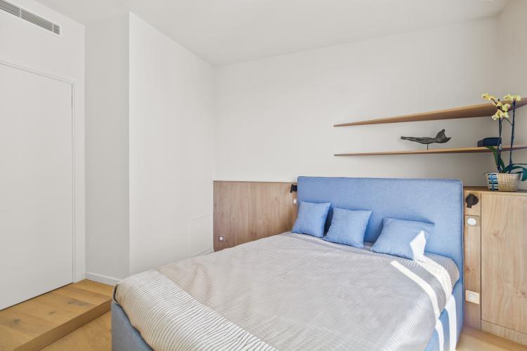 Appartement rénové de deux pièces avec une vue jusqu’à la mer