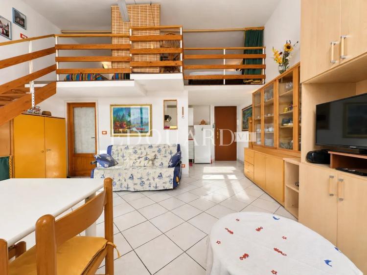 En exclusivité grand studio avec deux chambres en mezzanine, au cœur de la zone piétonne de Menton