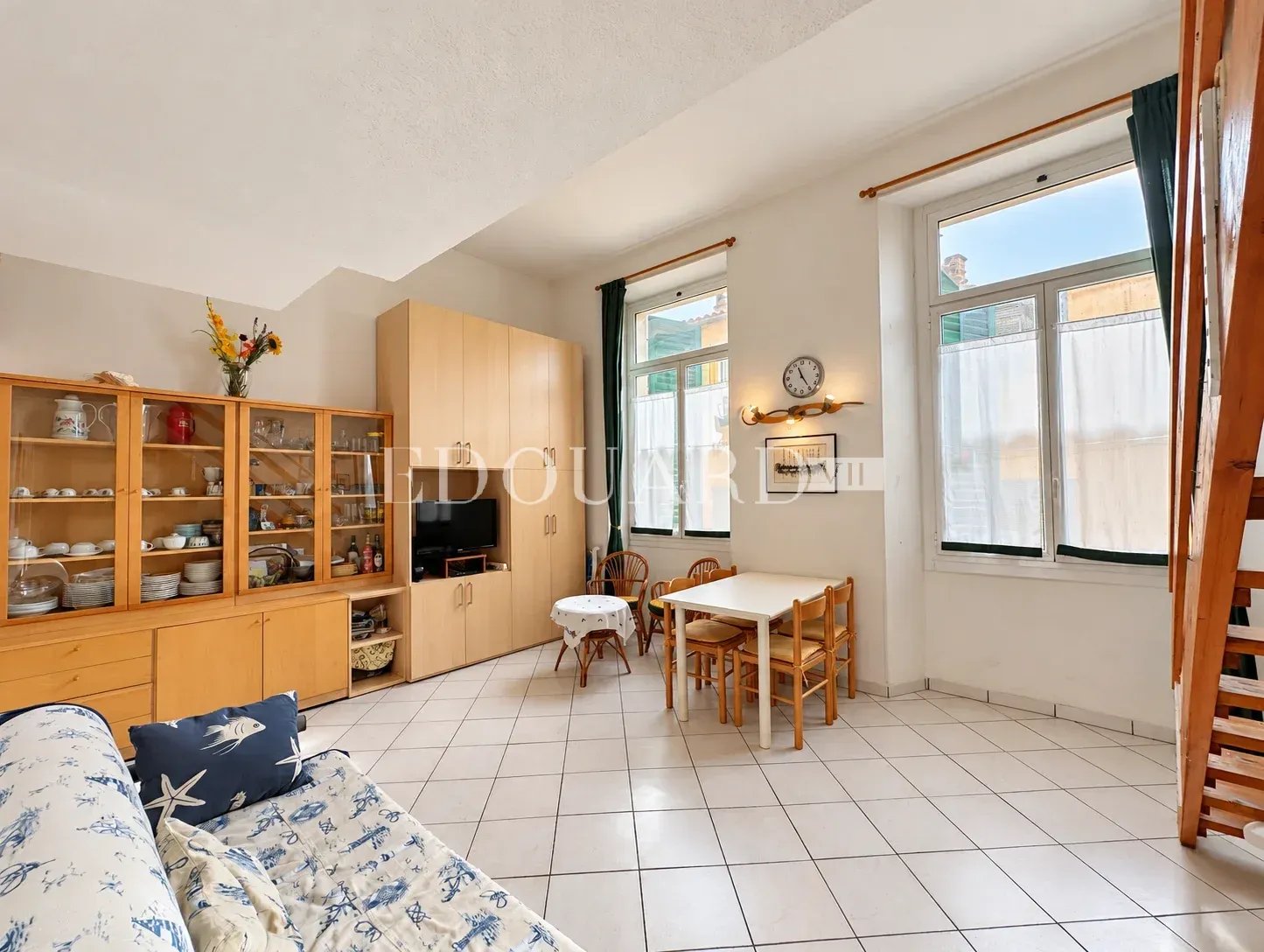 En exclusivité grand studio avec deux chambres en mezzanine, au cœur de la zone piétonne de Menton