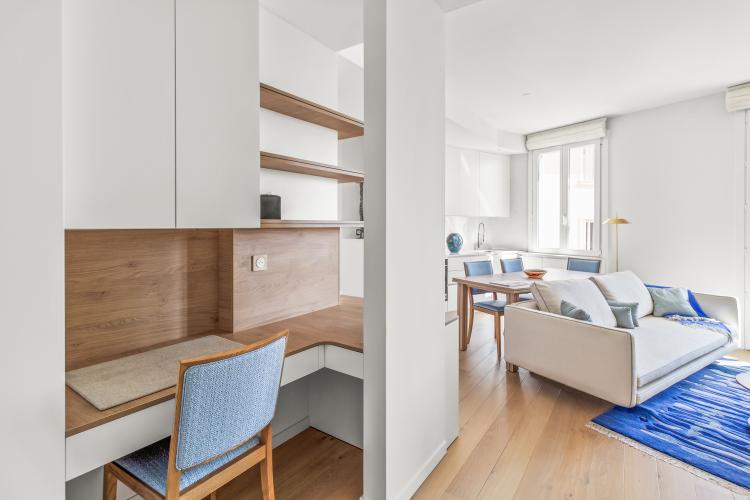 Appartement rénové de deux pièces avec une vue jusqu’à la mer