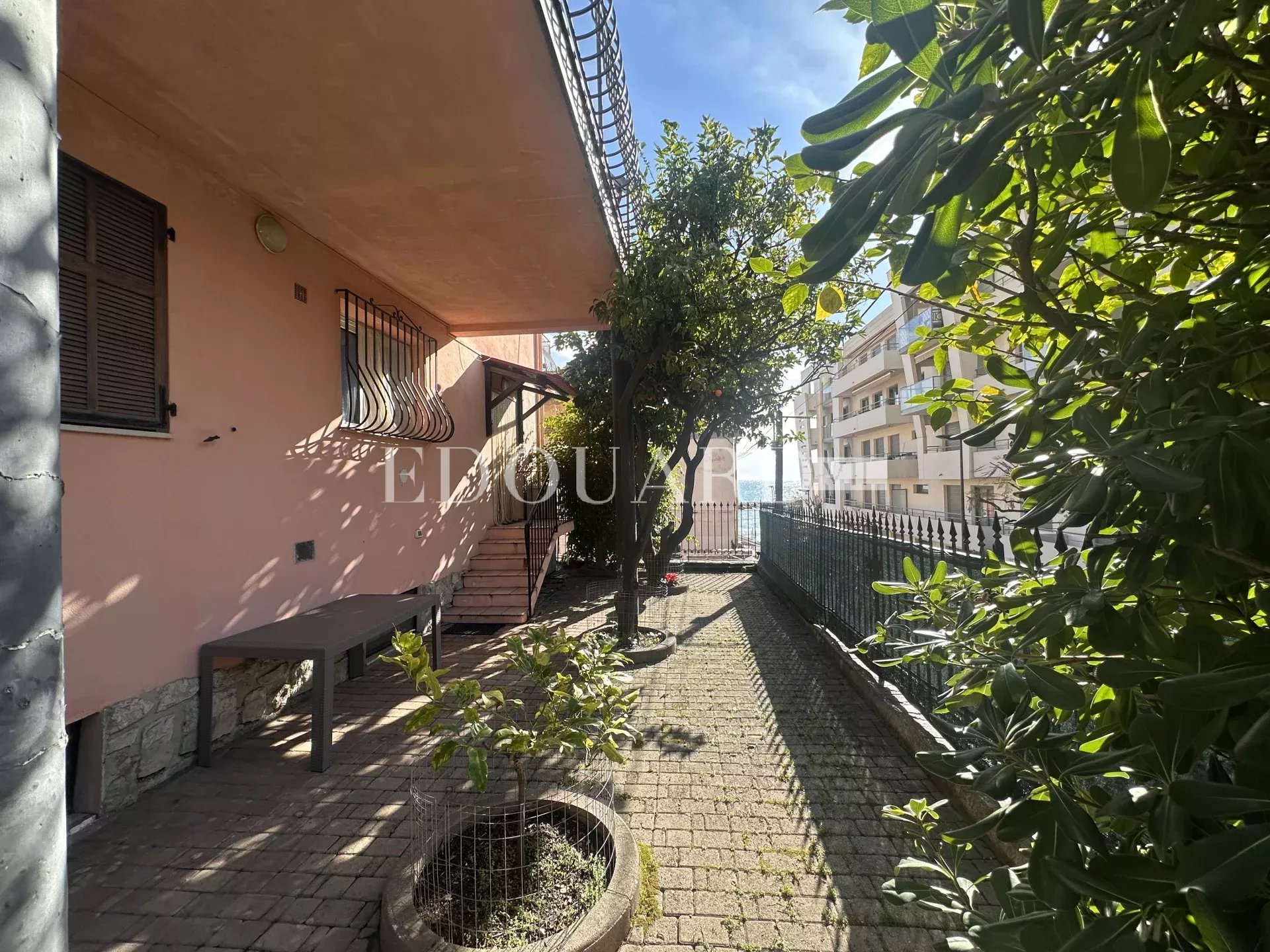 Trois pièces à vendre avec grande terrasse, au cœur du splendide quartier résidentiel de Garavan, exclusivité