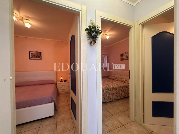 Trois pièces à vendre avec grande terrasse, au cœur du splendide quartier résidentiel de Garavan, exclusivité