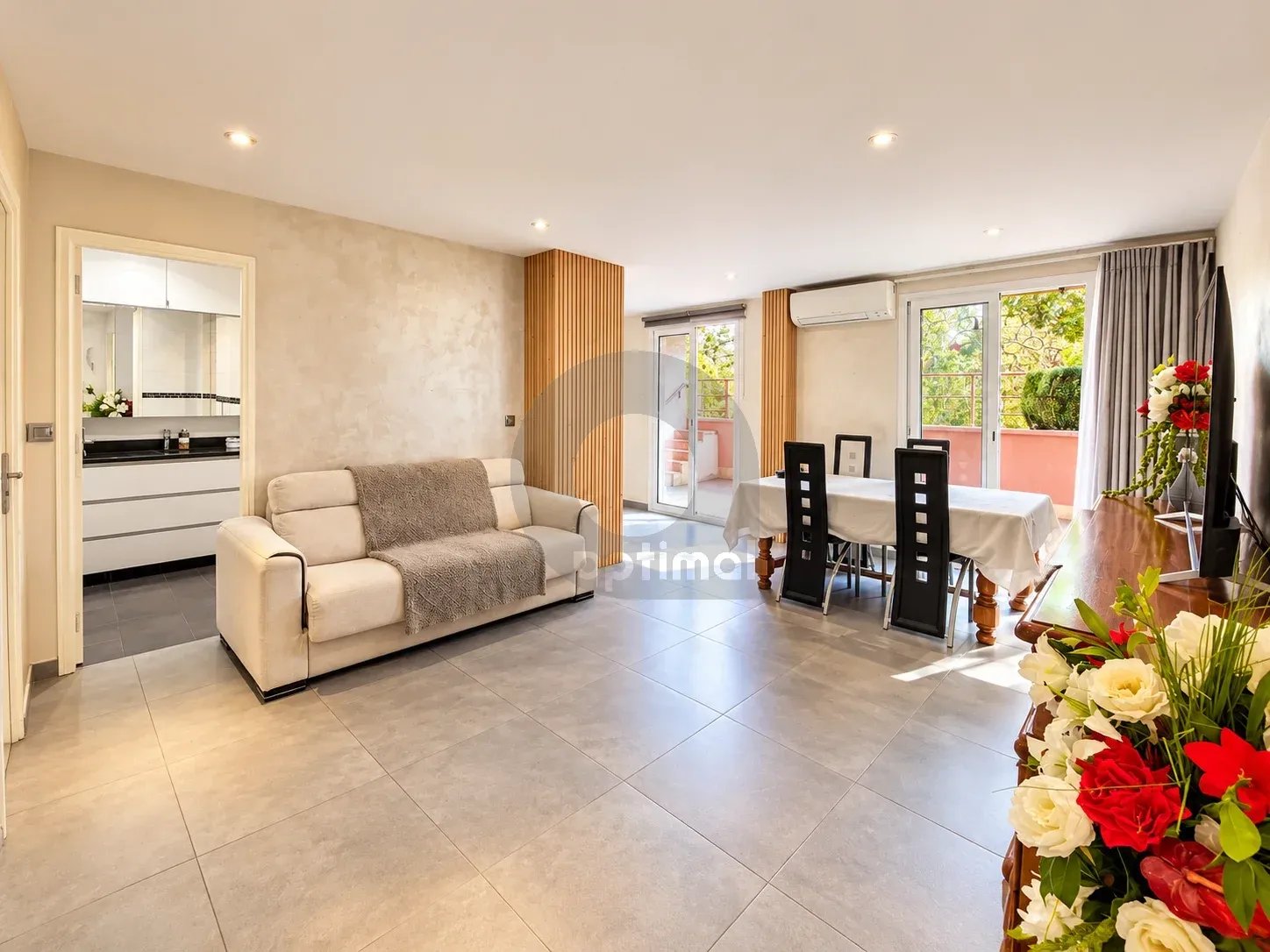 A VENDRE - MENTON CAREÏ - BEAU 3P AVEC CAVE EN BON ETAT TRAVERSANT BALCON TERRASSE ET JARDIN