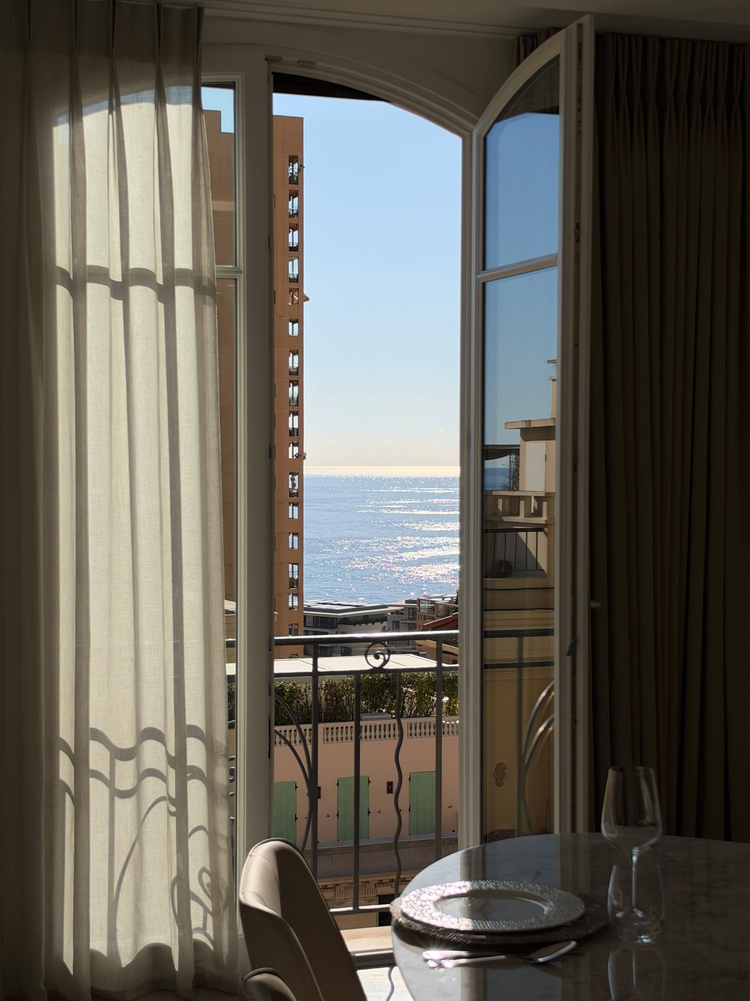MONTE-CARLO – PALAIS MIRAMARE – 4 PIÈCES RÉNOVÉ AVEC VUE MER