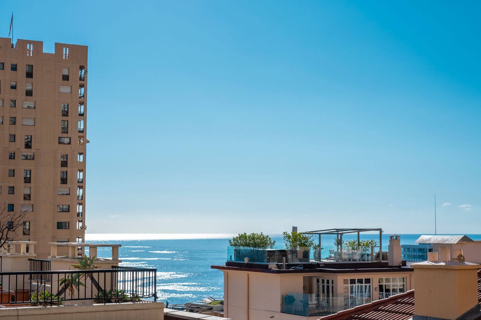 MONTE-CARLO – PALAIS MIRAMARE – 4 PIÈCES RÉNOVÉ AVEC VUE MER