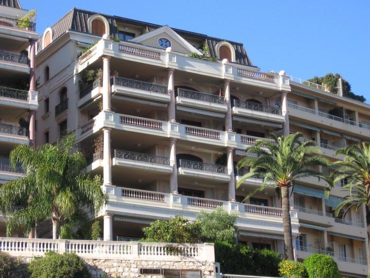 Boulevard de Suisse : Emplacement de parking en location