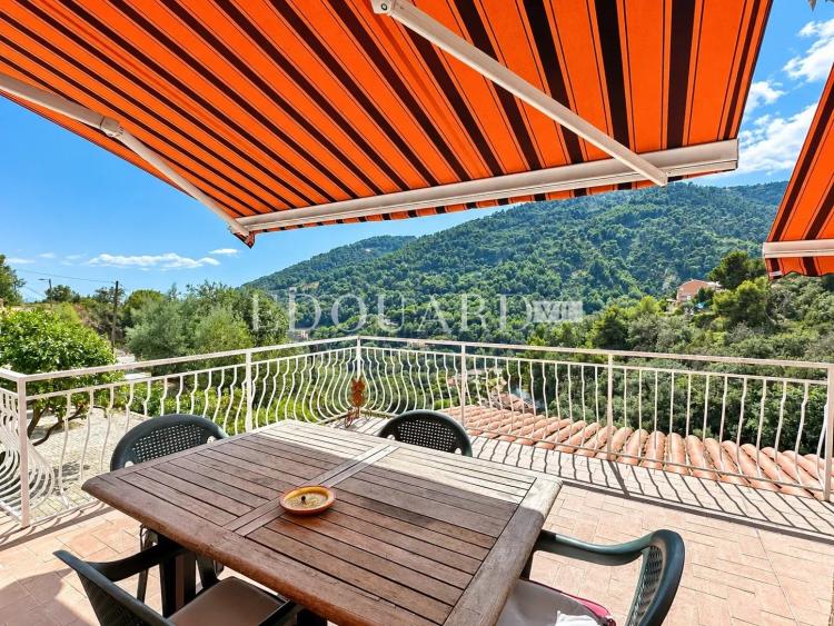 Sur la commune de Gorbio, à vendre maison indépendante avec vaste terrain constructible