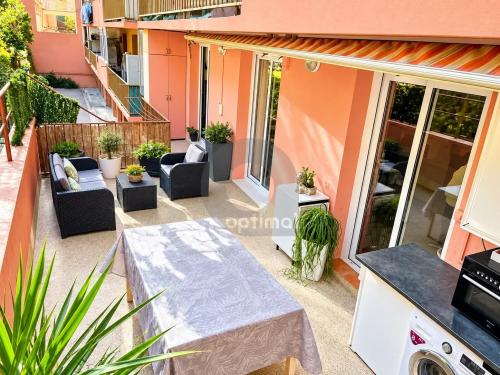A VENDRE - MENTON CAREÏ - BEAU 3P AVEC CAVE EN BON ETAT TRAVERSANT BALCON TERRASSE ET JARDIN