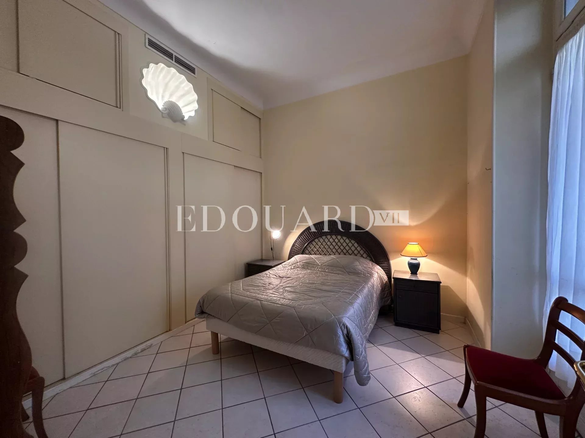 Charmant trois pièces avec agréable aperçu mer, dans magnifique immeuble classé avec conciergerie