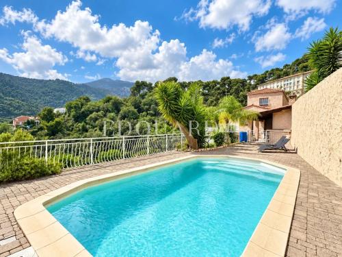 Sur la commune de Gorbio, à vendre maison indépendante avec vaste terrain constructible