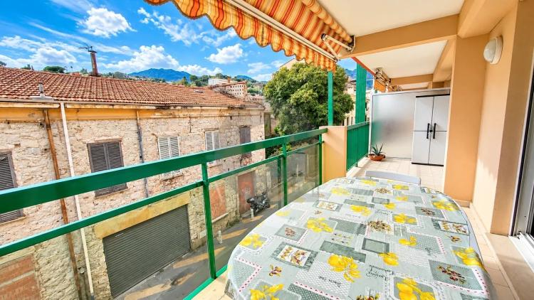 Menton Bas-Borrigo  -  grand 2 Pièces avec terrasse, garage et cave.