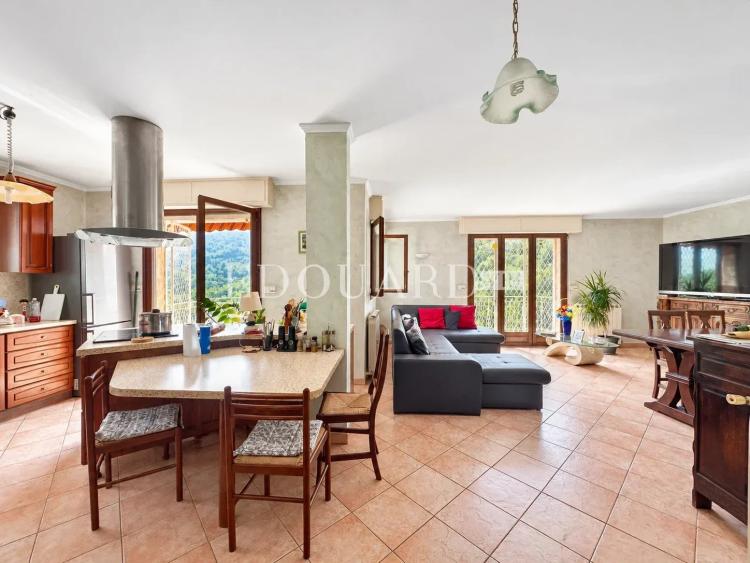 Sur la commune de Gorbio, à vendre maison indépendante avec vaste terrain constructible