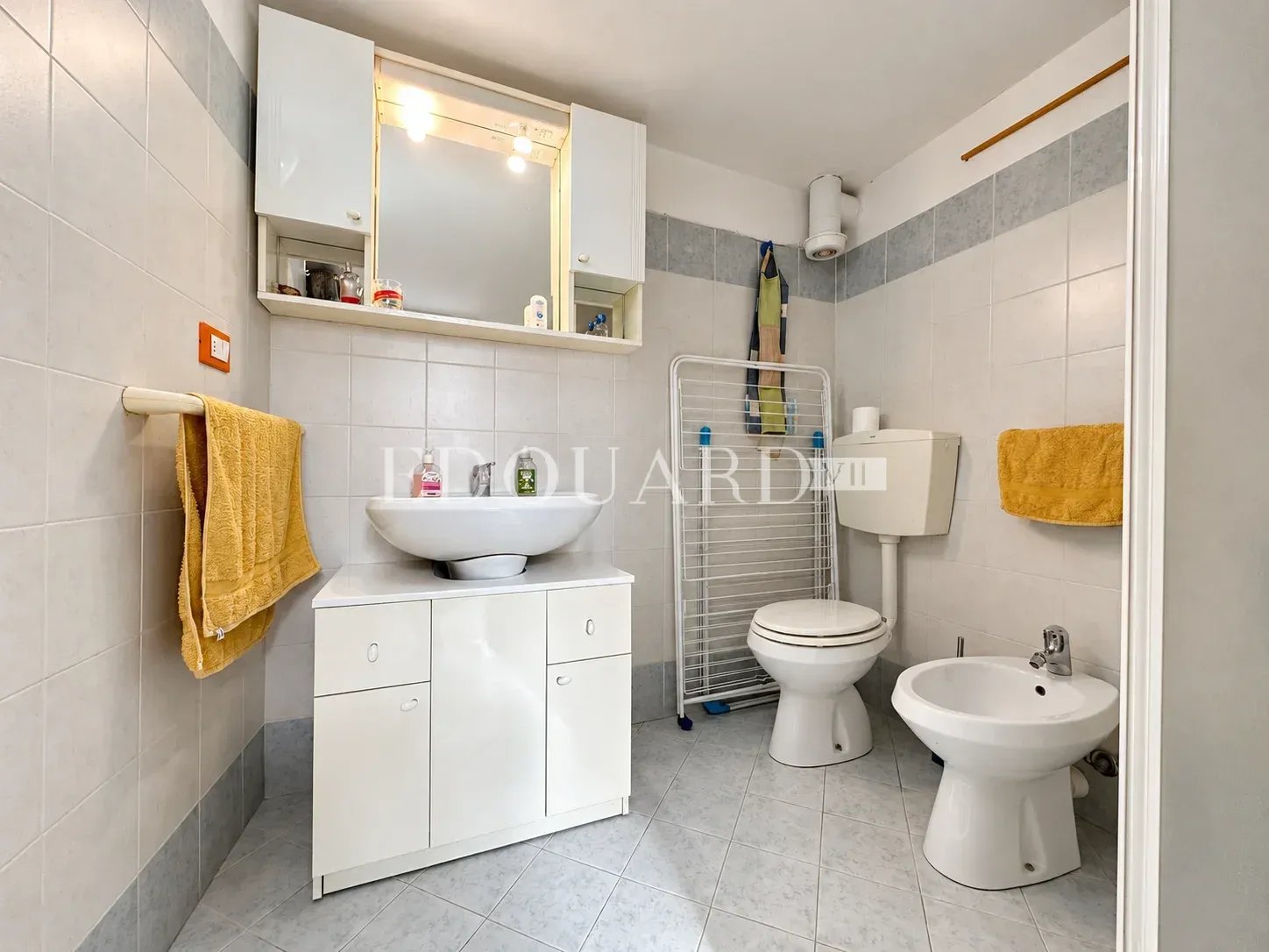 En exclusivité grand studio avec deux chambres en mezzanine, au cœur de la zone piétonne de Menton
