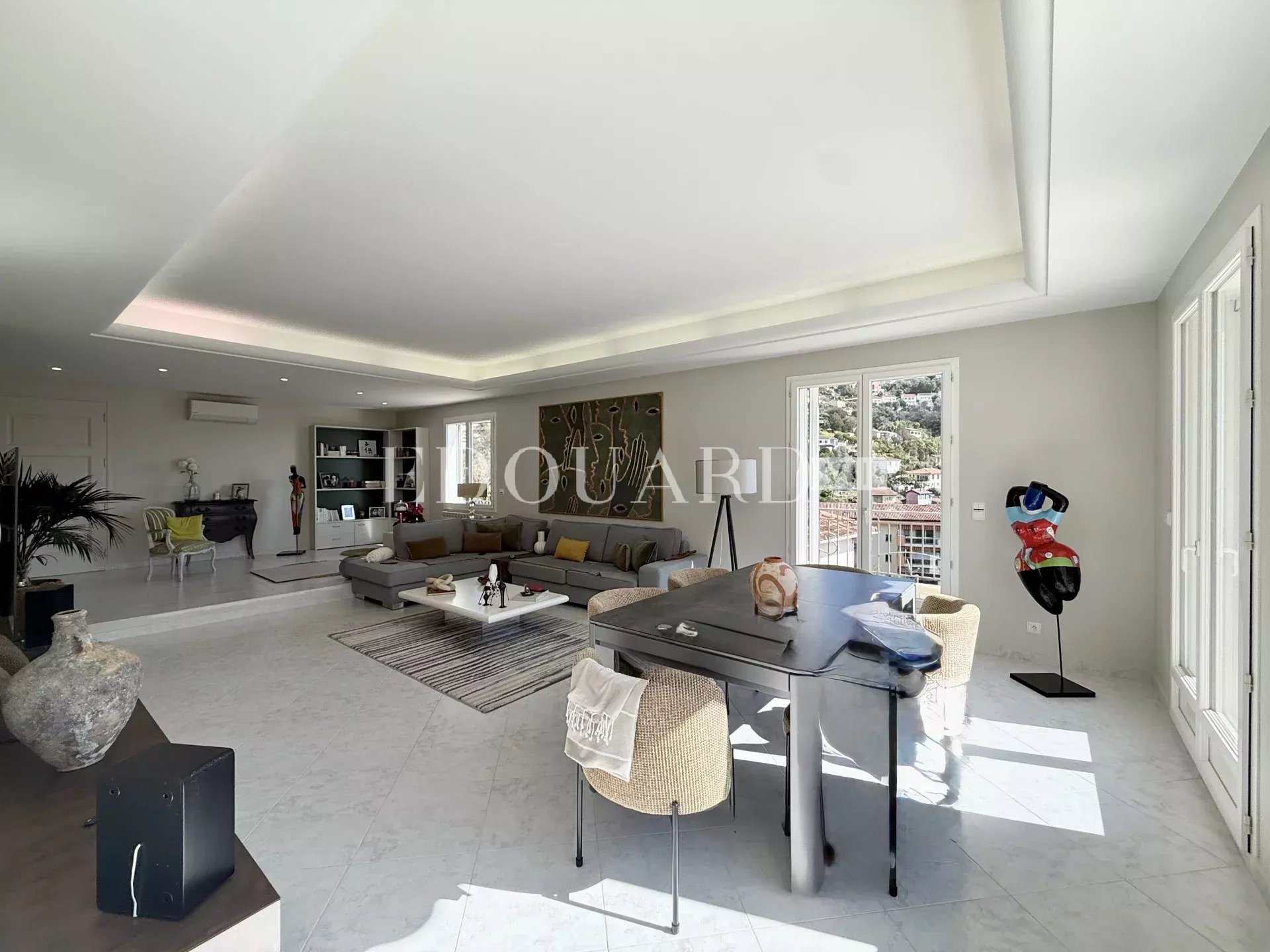 Maison d’exception à vendre avec piscine chauffée, vaste terrasse et belle vue mer panoramique