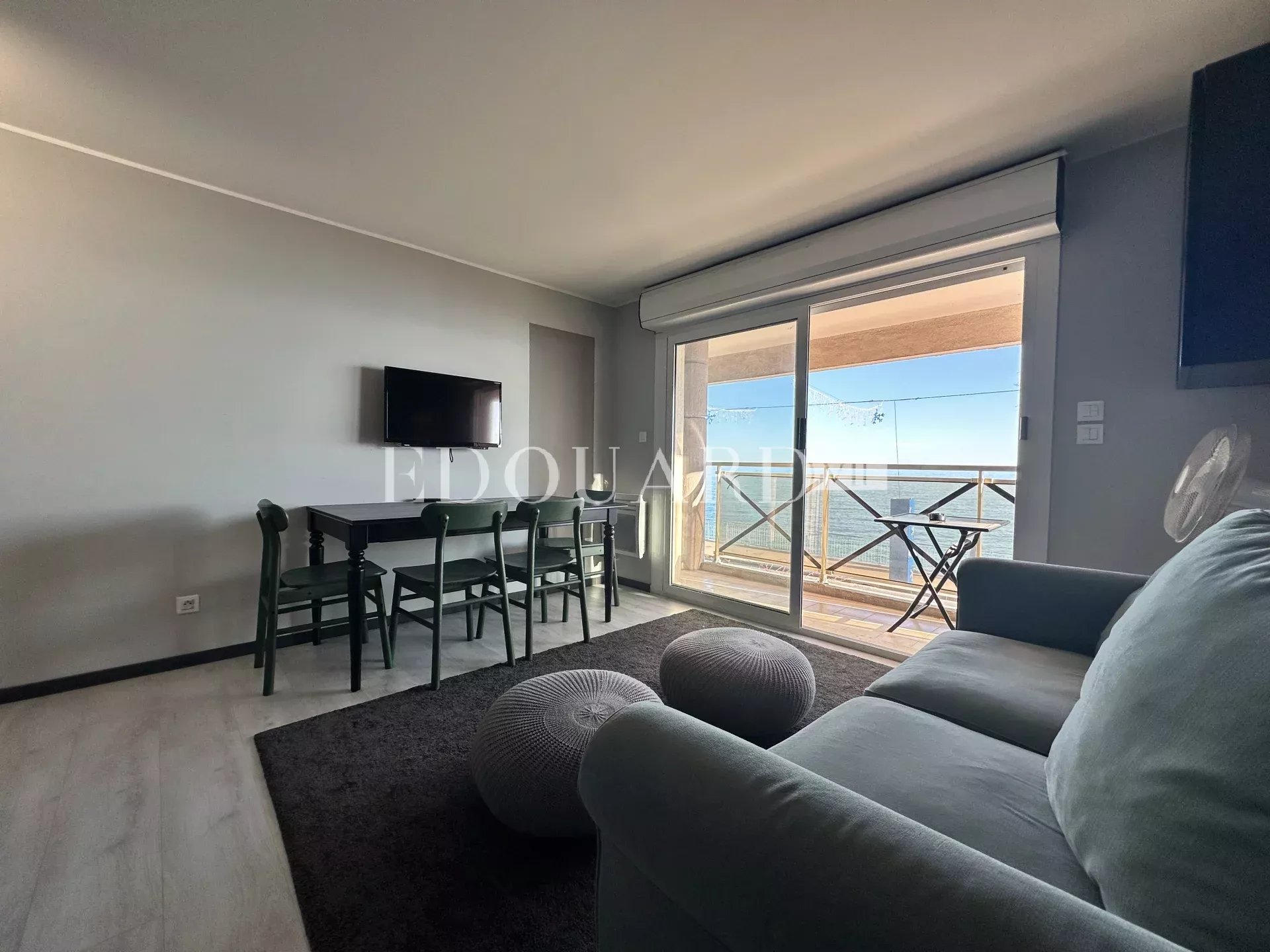 En exclusivité trois pièces avec balcon, splendide vue mer et garage, proche des écoles et du Parc Koaland
