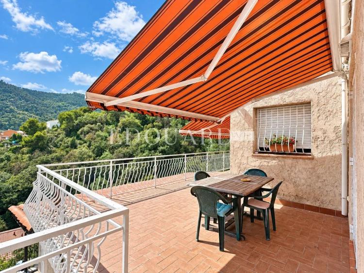 Sur la commune de Gorbio, à vendre maison indépendante avec vaste terrain constructible