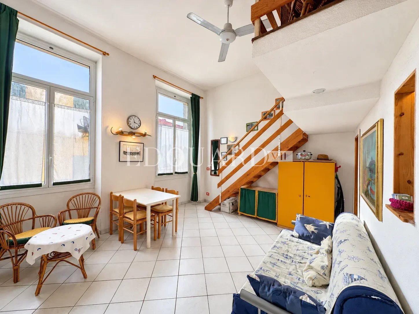 En exclusivité grand studio avec deux chambres en mezzanine, au cœur de la zone piétonne de Menton
