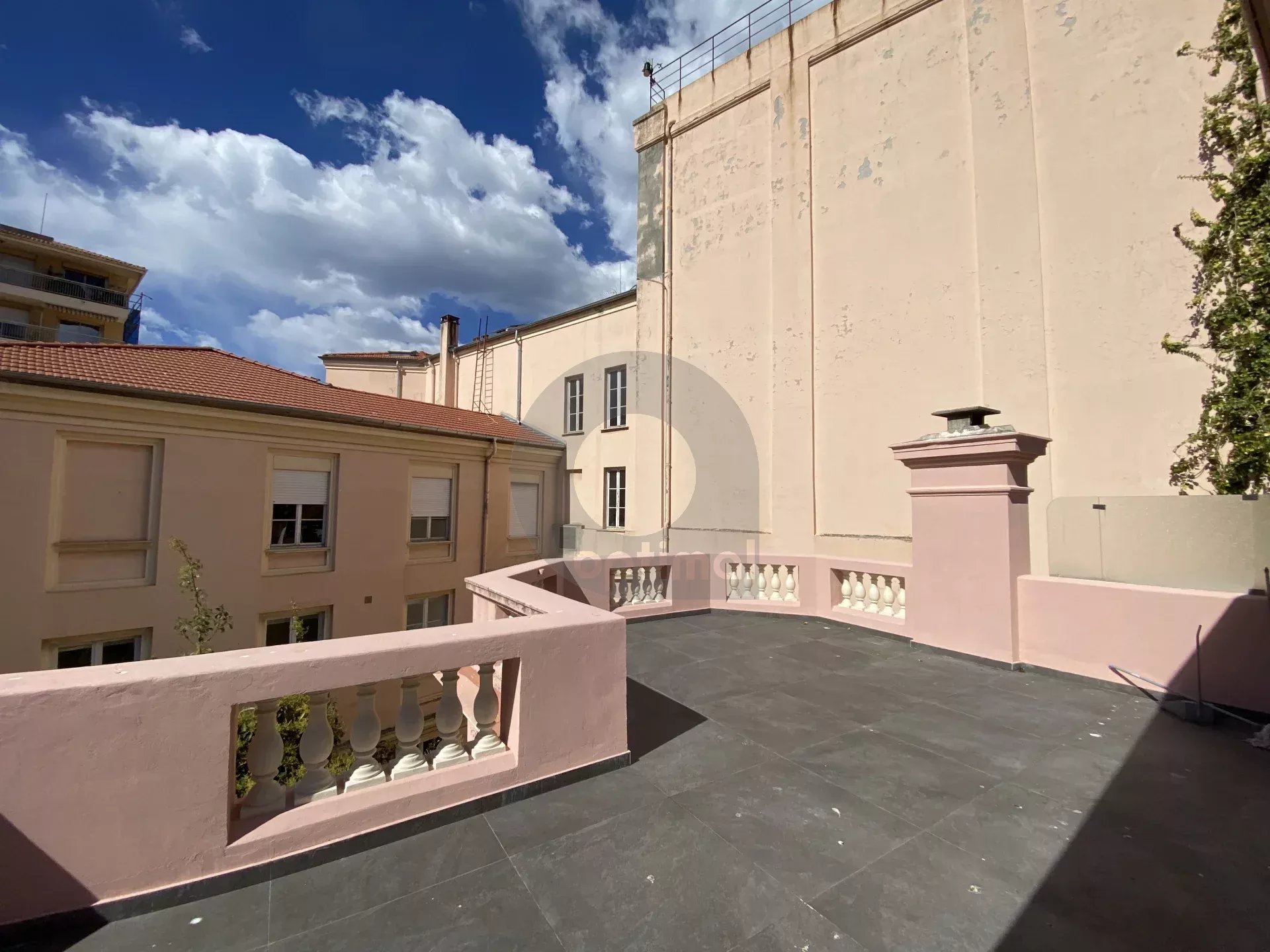 A VENDRE MENTON CENTRE 3P DERNIER ETAGE 62M2 AVEC TERRASSE  38M2