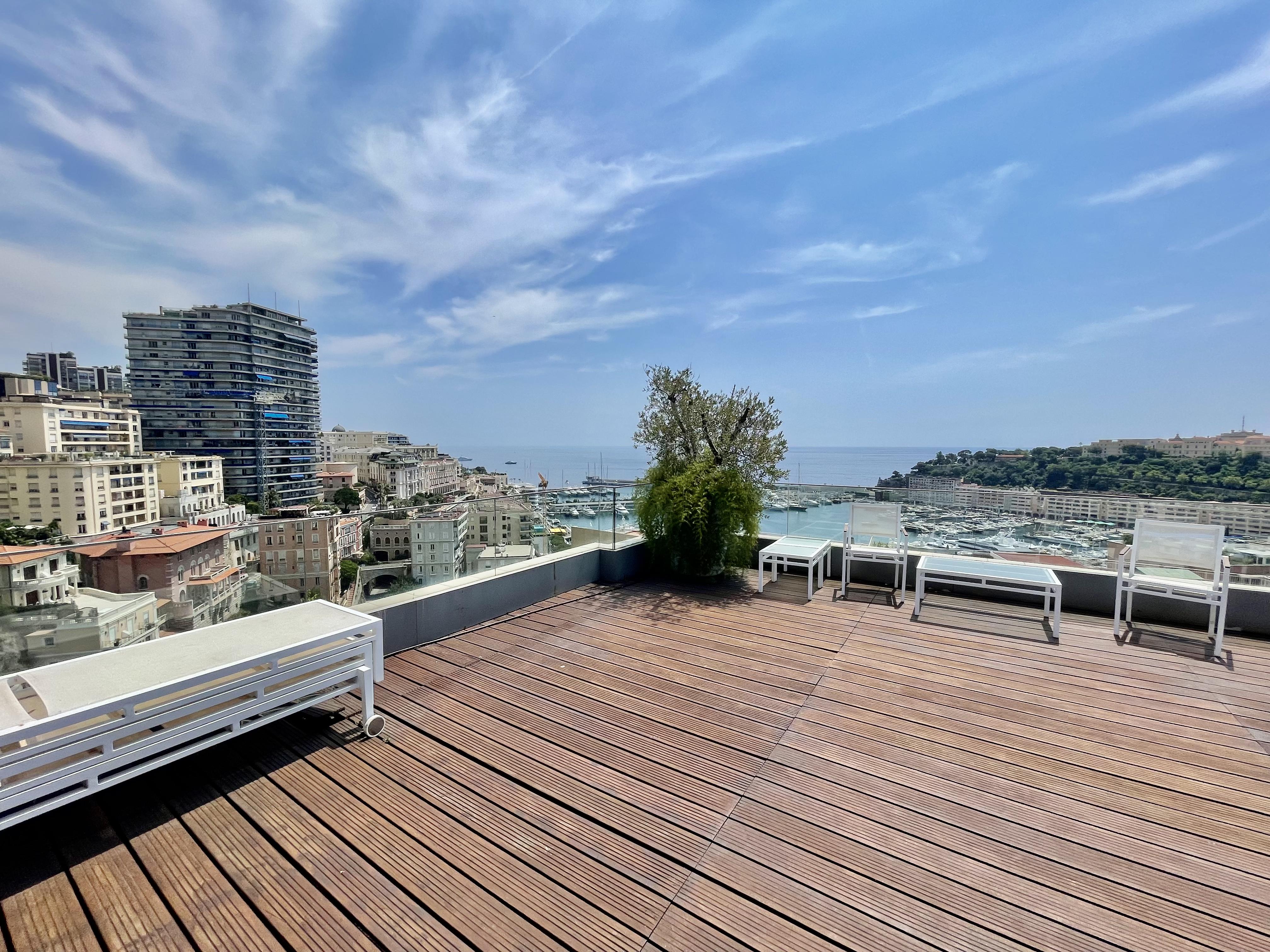 Magnifique Triplex Penthouse avec vue sur le port Hercule
