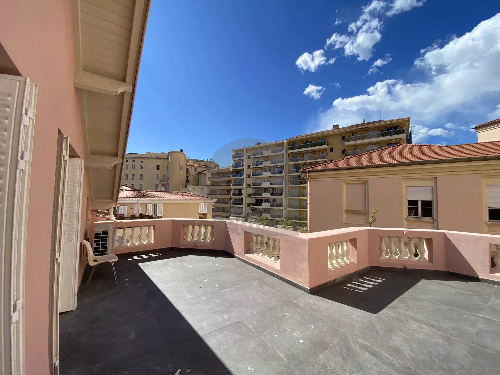 A VENDRE MENTON CENTRE 3P DERNIER ETAGE 62M2 AVEC TERRASSE  38M2