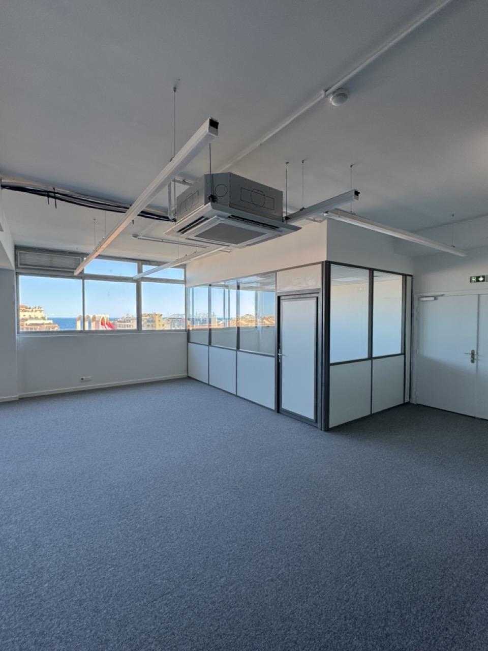 Fontvieille – Bureaux neufs de 293 m² en dernier étage, vue mer