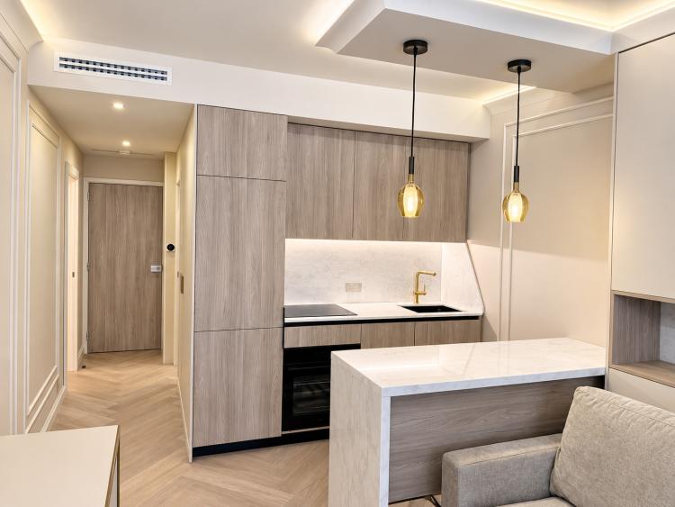 TRÈS BEAU STUDIO RÉNOVÉ MEUBLÉ AVEC APERÇU MER