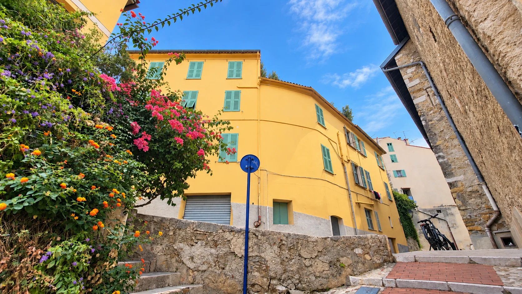 Menton vieille ville - 2 Pièces - Beaucoup de charme