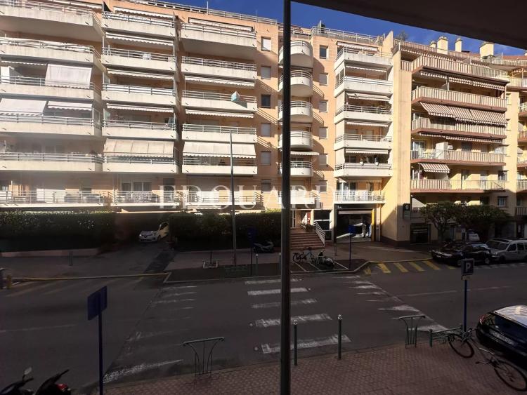 Petit deux pièces en bon état avec possibilité parking, très intéressant comme investissement