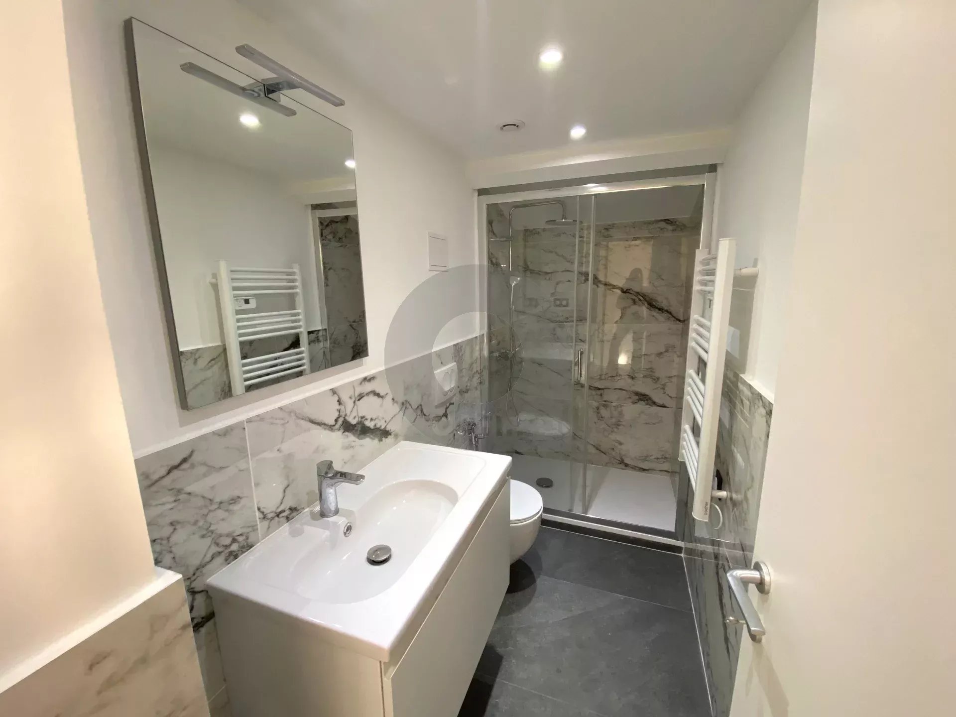 A VENDRE MENTON CENTRE 3P DERNIER ETAGE 62M2 AVEC TERRASSE  38M2
