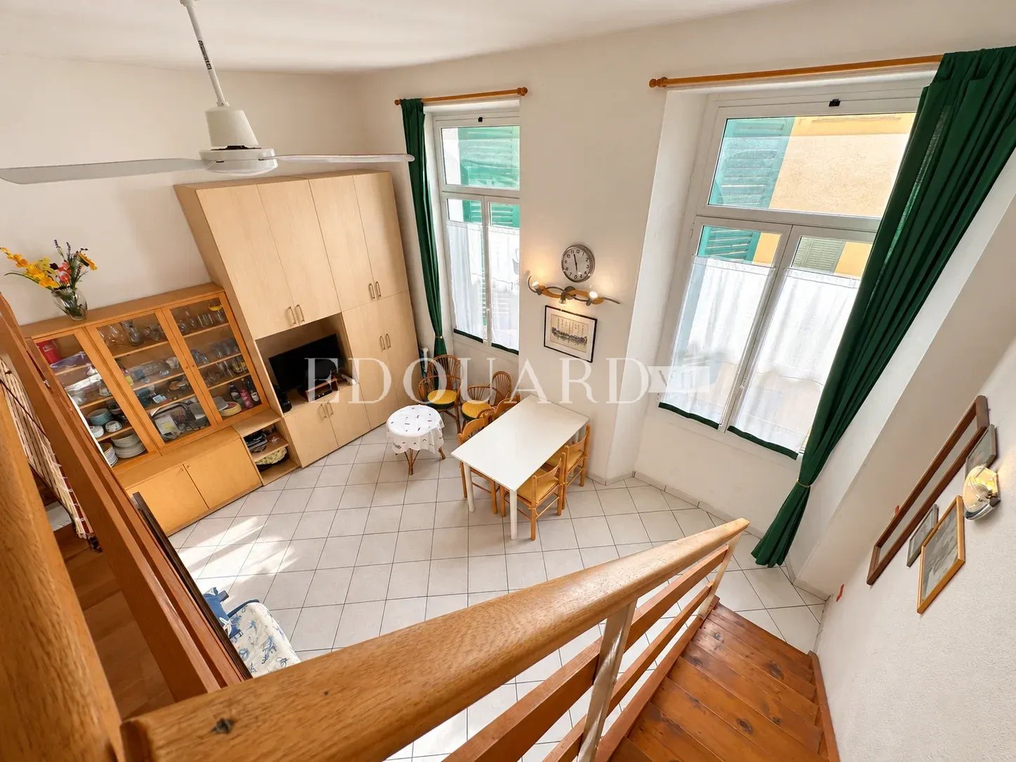 En exclusivité grand studio avec deux chambres en mezzanine, au cœur de la zone piétonne de Menton