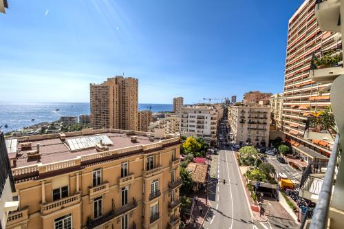 Monte-Carlo – Le Continental – Deux-pièces avec terrasses et vue mer