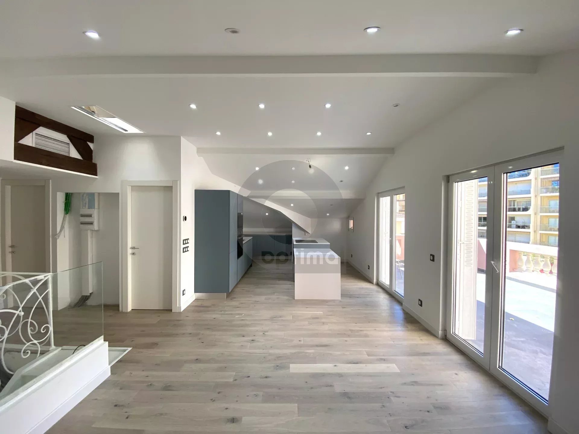 A VENDRE MENTON CENTRE 3P DERNIER ETAGE 62M2 AVEC TERRASSE  38M2