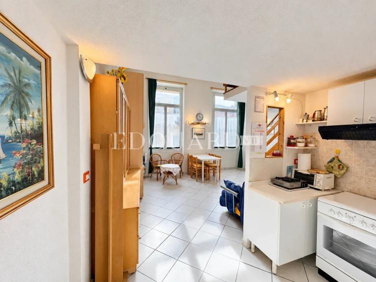 En exclusivité grand studio avec deux chambres en mezzanine, au cœur de la zone piétonne de Menton