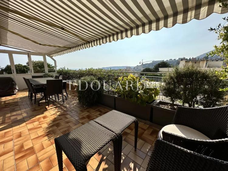 Penthouse avec spectaculaire terrasse, belle vue panoramique jusqu'à la mer, possibilité garage