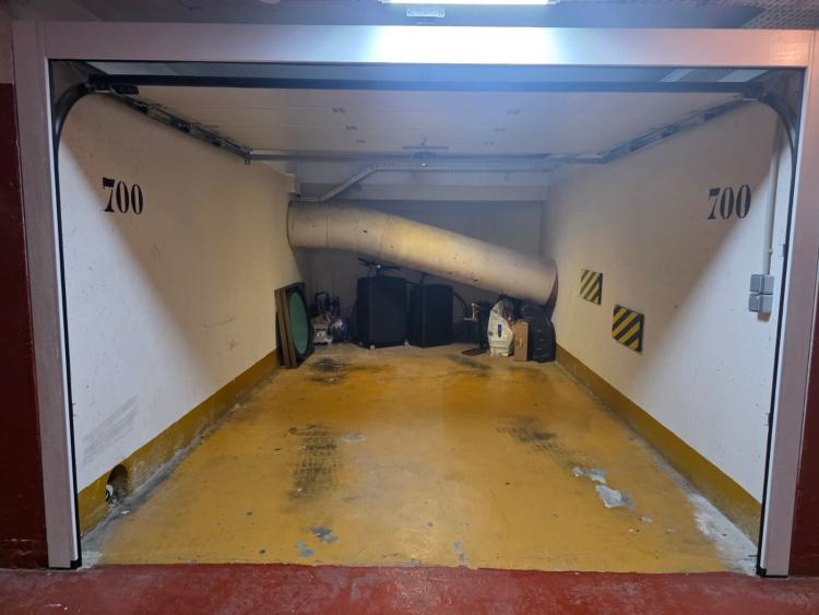 FONTVIEILLE - BEL EMPLACEMENT PARKING