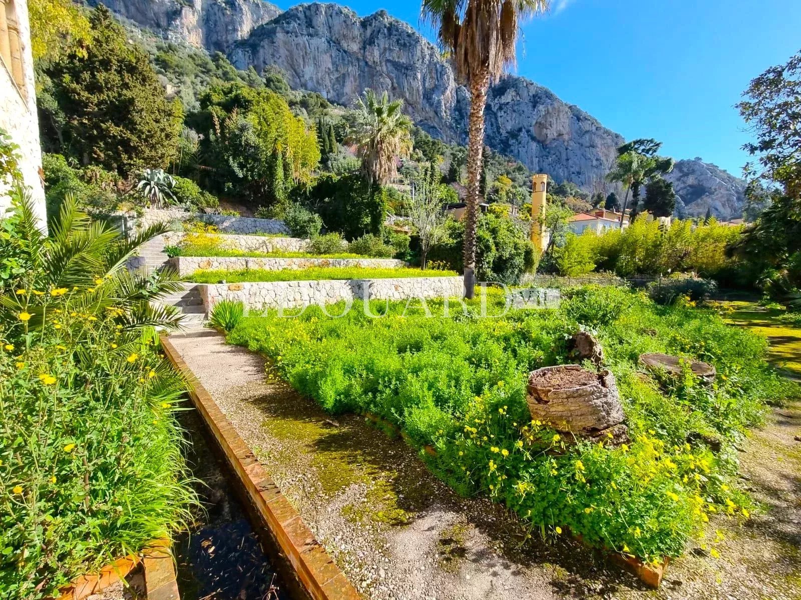 Magnifique propriété avec splendide vue mer panoramique, grande piscine, vaste pool house et immense jardin arboré
