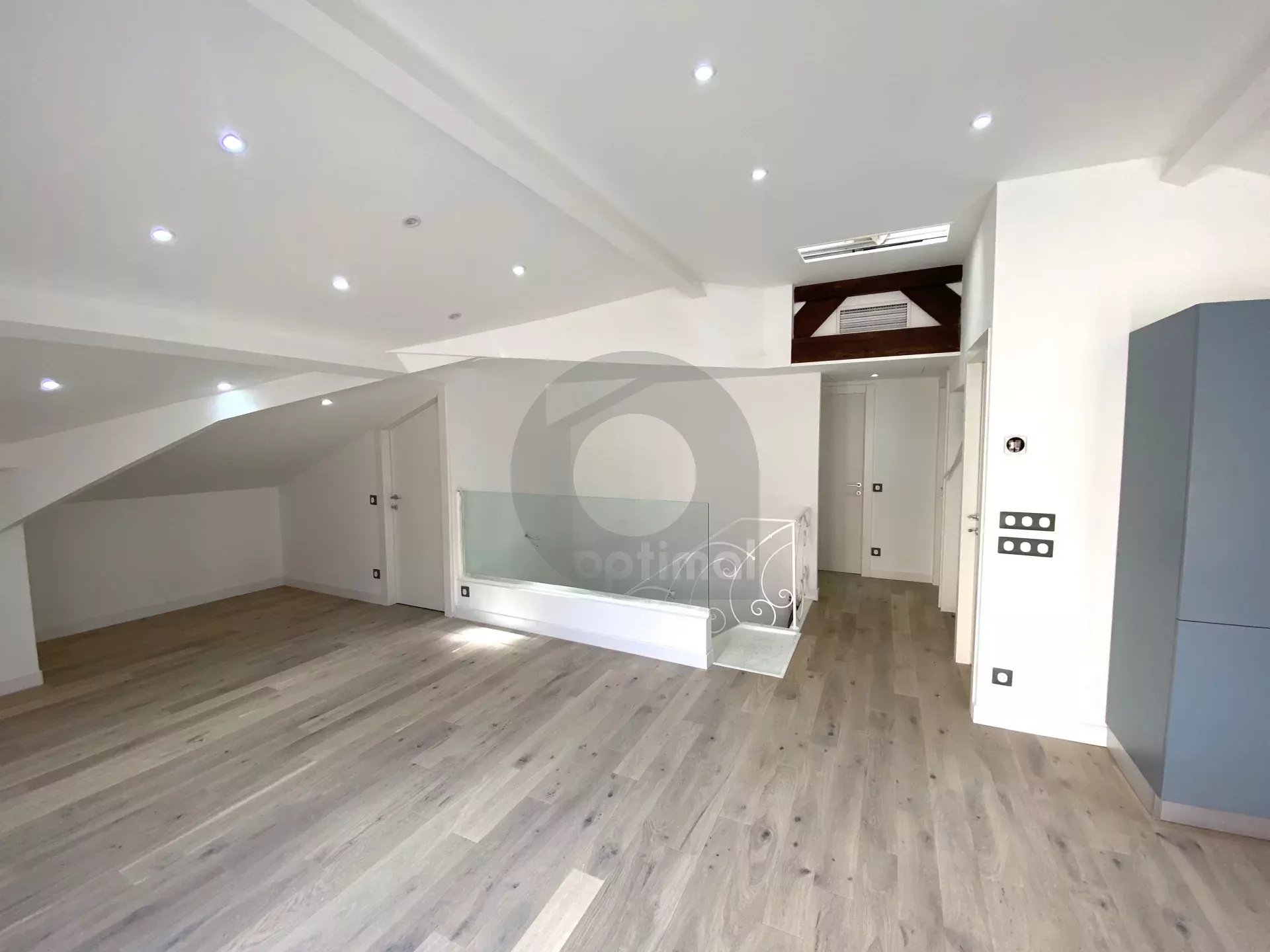 A VENDRE MENTON CENTRE 3P DERNIER ETAGE 62M2 AVEC TERRASSE  38M2