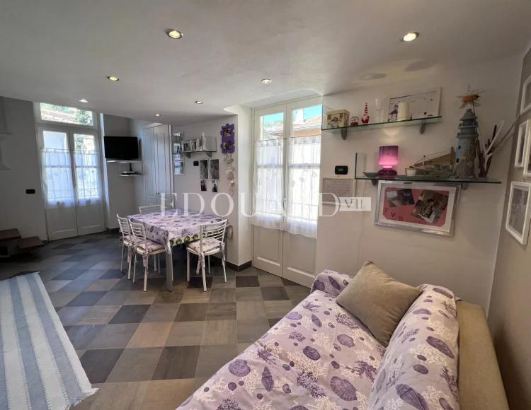 En exclusivité petit trois pièces en très bon état avec deux chambres en mezzanine, proche commerces et écoles