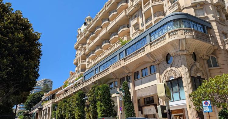 Résidence du Métropole – Élégant appartement de prestige de 4 chambres au cœur du Carré d’Or