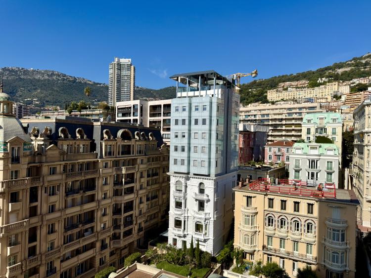 MIRABEAU : Rare appartement de 3 chambres à coucher et  belle vue panoramique